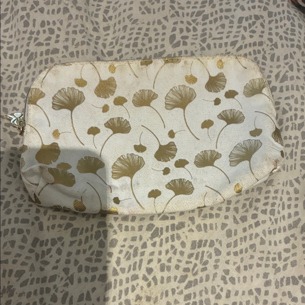 Sisley Elegant Gold cosmetic pouch